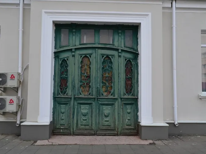 У Луцьку реставрують історичні двері та вікна