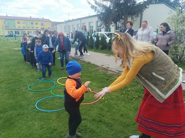 «Всі ми різні, всі ми рівні»: у Підгайцях для дітей інклюзивного центру провели цікавий квест (фото)