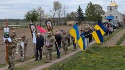 У Іваничах віддали останню шану загиблому Герою Віктору Гошку (фото)