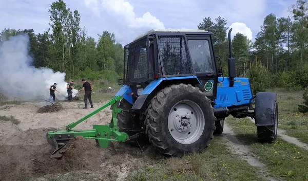 Біля Маневич п'ять машин «гасили» пожежу в лісі (фото, відео)