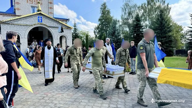 У громаді на Волині попрощалися із молодим воїном Денисом Молчанюком (фото)