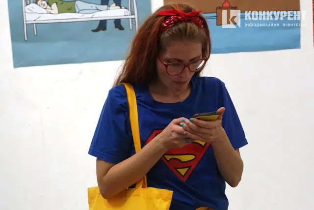 «Зробимо Лесю великою знову»: у Луцьку презентували художню виставку (фото, відео)