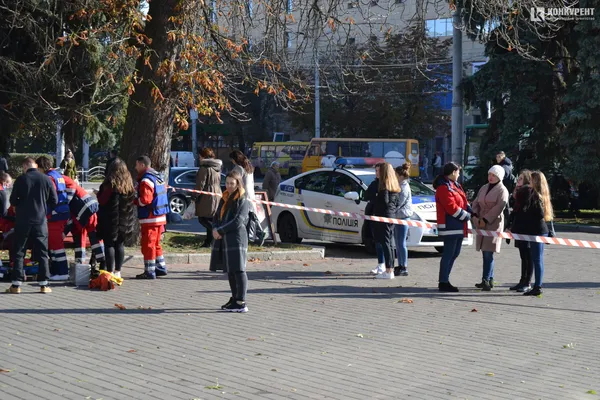 У Волинському драмтеатрі хлопчикові «стало зле»: рятували кілька бригад швидкої допомоги