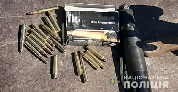 У Горохові в чоловіка знайшли гвинтівку з глушником та набої (фото)