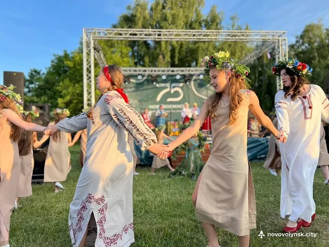 Ватра, хороводи, бойовий гопак: у Нововолинську святкували Івана Купала (фото)