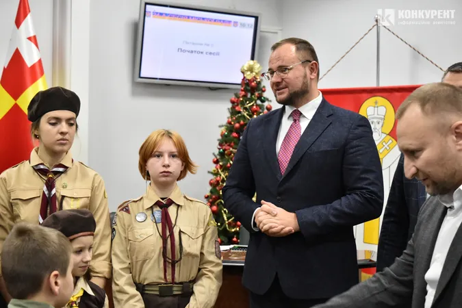 Пластуни принесли Вифлеємський вогонь у Луцьку міську раду (фото)