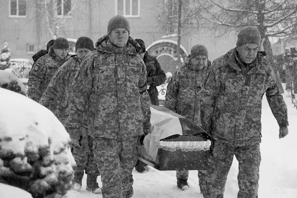 Під білою пеленою снігу: у Володимирі провели в останню дорогу двох полеглих Героїв (фото)