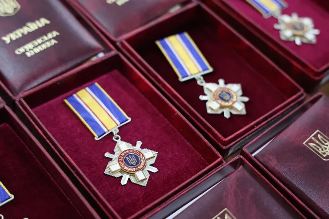 У Луцьку родинам загиблих Героїв вручили державні нагороди (фото)