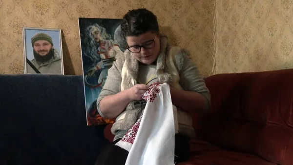 Рушник, який вишиває Анна Циплюк.