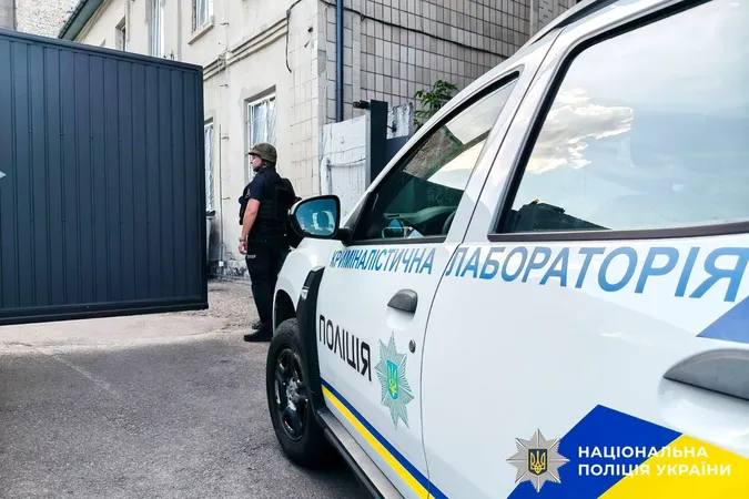 У Рівному стався вибух у будівлі райвідділу поліції: є загиблий і поранені (фото)
