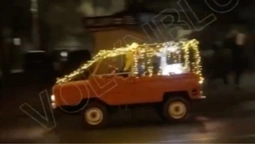 У Луцьку помітили Санта Клауса на новорічній «Волинянці» (відео)