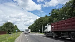 Із чого роблять волинські дороги (фото)