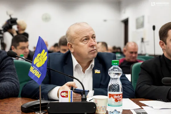 Із вогнем миру і співами: якою була остання в 2019 році сесія Луцької міської ради (фото)