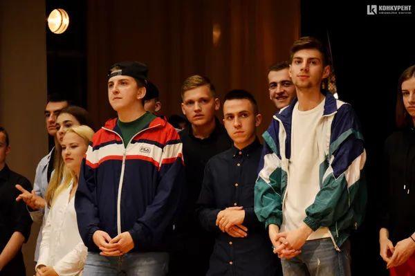 Хірунья, львівська гопота та стриптиз від мами: у Луцьку відбулася студентська «Ліга сміху» (фото)