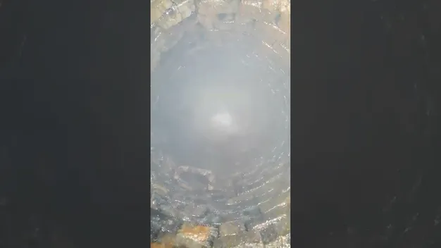 У Луцьку виявили незаконний злив браги в каналізацію (відео)
