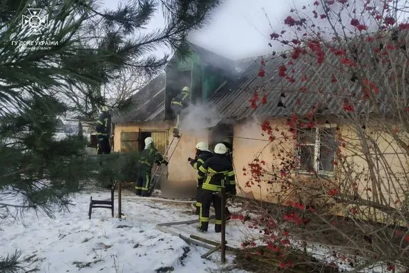 На Волині в пожежі загинув чоловік, його сусід – в лікарні (фото)