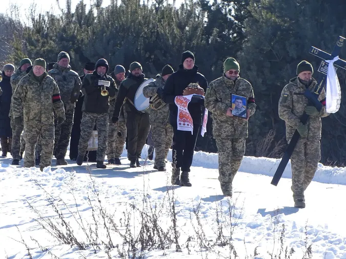 Востаннє додому: на Волині попрощалися з загиблим на Сумщині воїном Павлом Фіщуком