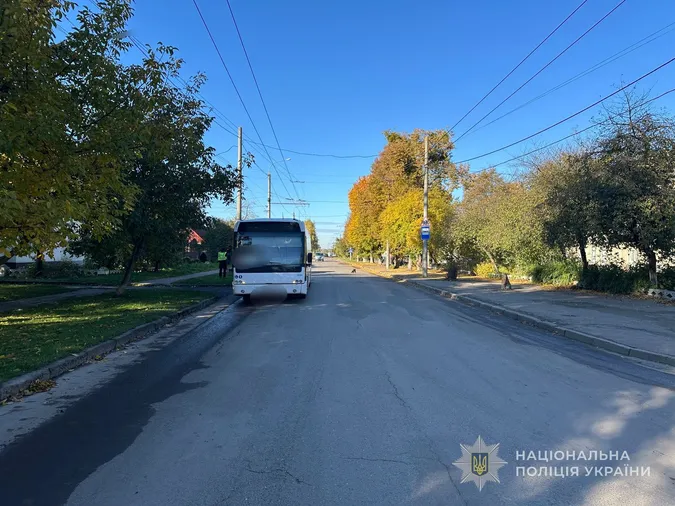 У Луцьку маршрутка збила дівчинку, яка перебігала дорогу. Дитина – у лікарні