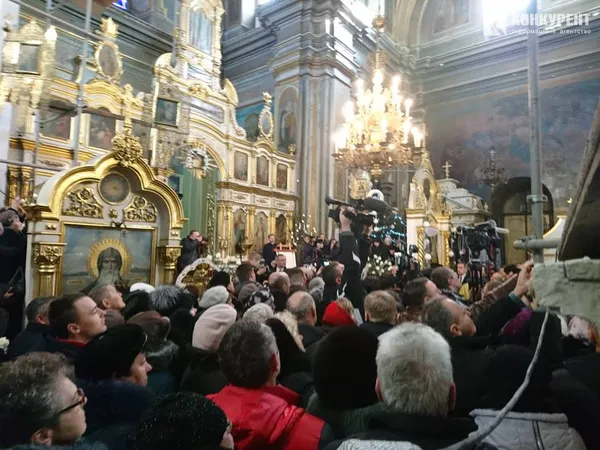 Петро Порошенко прибув до луцького собору (фото, відео, оновлюється)
