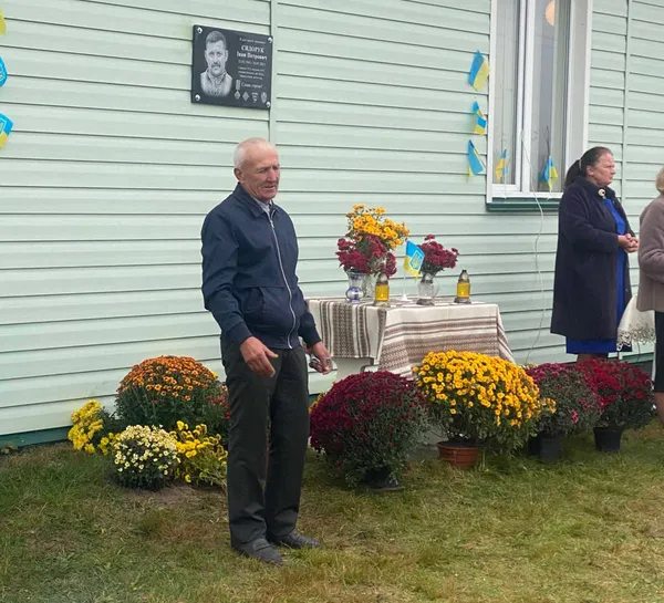 На фасаді волинського ліцею встановили меморіальну дошку полеглому Герою Івану Сидоруку (фото)