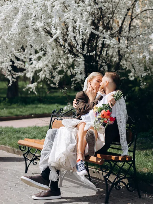 Письменник Павло Вишебаба одружився із коханою Анджелікою (фото)