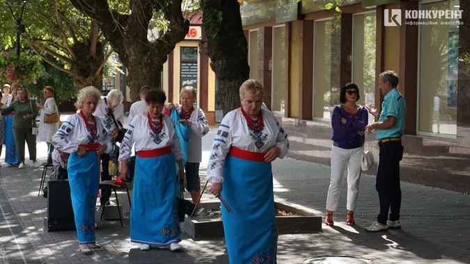 Вишиванки, сонце, діти: як Луцьк зустрів 33-ю річницю незалежності (фото)