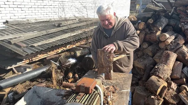 «Чачки» зі Світязя: як 62-річний волинянин створює унікальні дерев’яні вироби (фото)