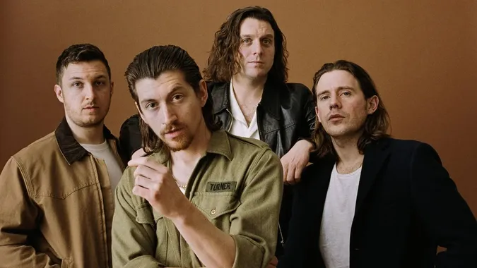 Arctic Monkeys випустили пісню на підтримку дітей в Україні, Газі, Ємені й Судані