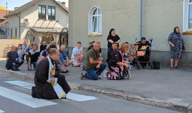 Ковель навколішки попрощався з загиблим на Сумщині Ростиславом Шевчиком