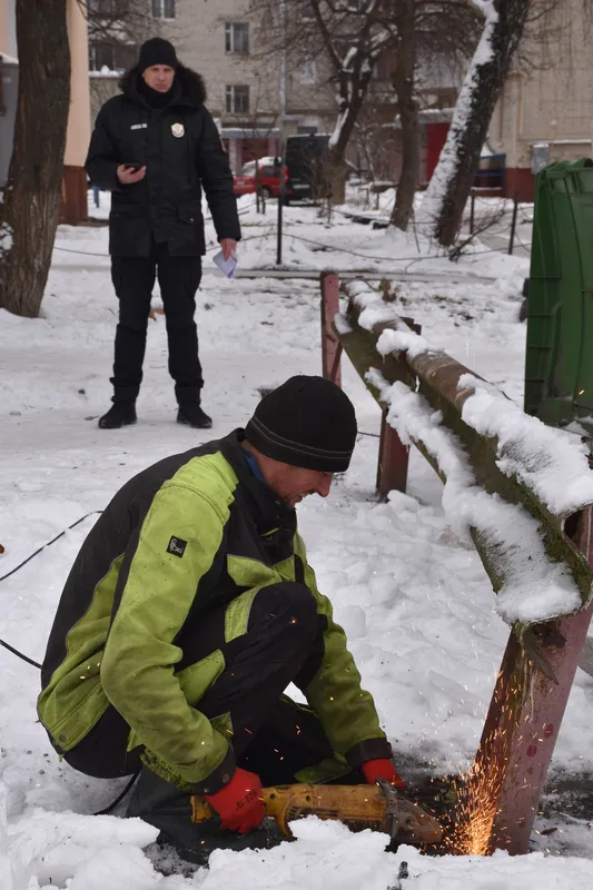Не може проїхати пожежне авто: у Луцьку демонтували обмежувачі руху (фото)