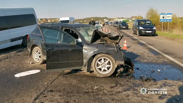 В ДТП на Рівненщині загинула родина з немовлям (фото, відео)