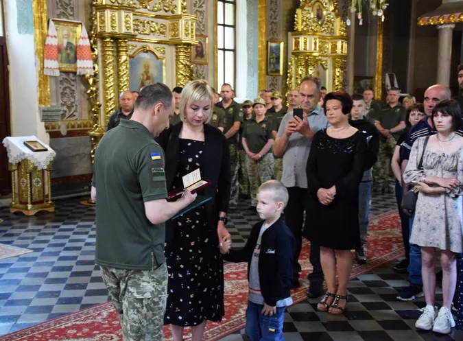 У Луцьку ордени загиблих прикордонників передали їхнім рідним (фото)