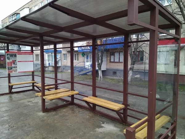 У Луцьку вимили зупинки громадського транспорту (фото)