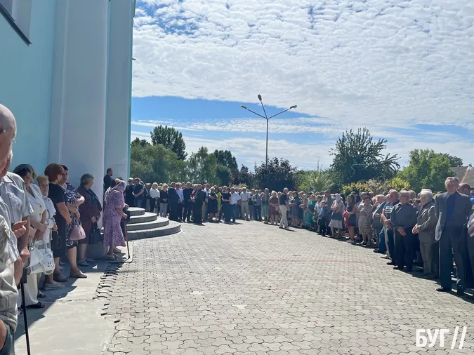 Очолював місто 20 років: Володимир попрощався з Петром Саганюком (фото)