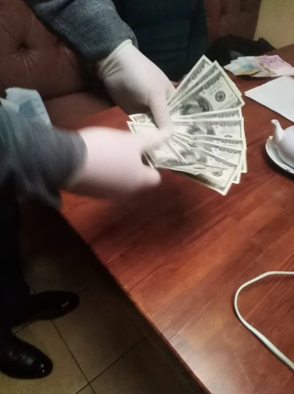 На хабарі зловили голову Волинського окружного адміністративного суду  (фото)