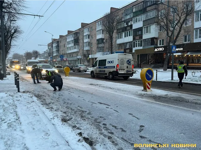 У центрі Луцька Lexus збив дитину на переході (фото)