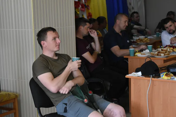 Коні, рибалка та жарти: як на Волині реабілітуються поранені воїни (фото)