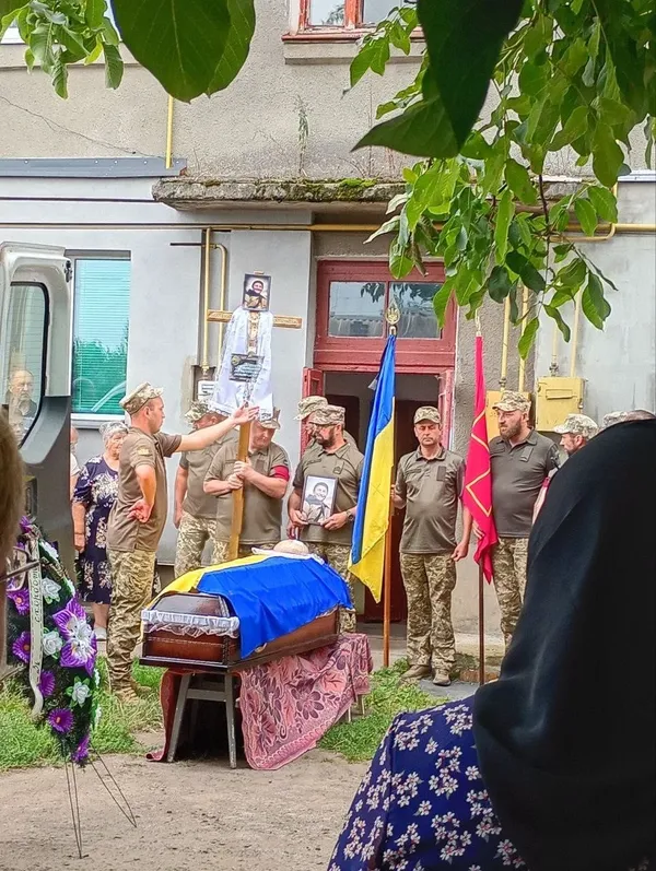 Понад пів року вважався зниклим: на Волині попрощалися з воїном В’ячеславом Мотикою (фото)