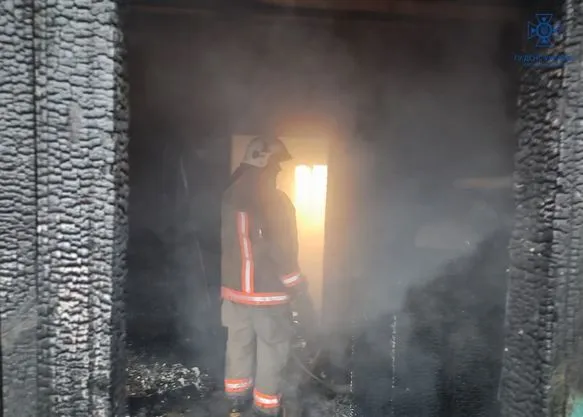 Коротке замикання і несправність печі: на Волині горіли два житлові будинки (фото)
