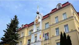 До Луцькради прибув нардеп з поліцією (фото, оновлено)