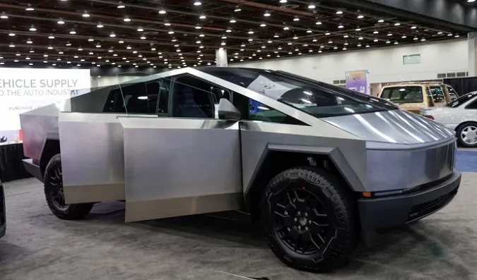 Tesla відкликає майже 4 тисячі автомобілів Cybertruck через несправність