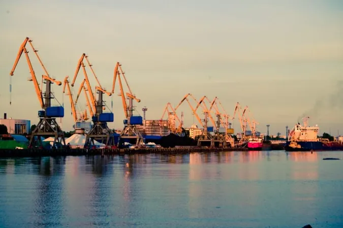 Росіяни завдали ракетного удару по морському порту «Ольвія»
