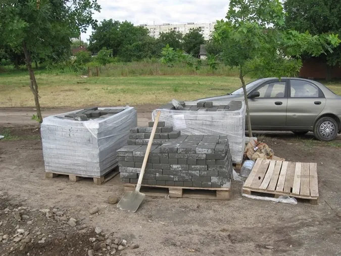 На Волині викладають доріжку неякісною бруківкою за 2 мільйони