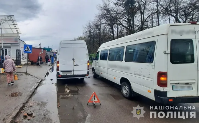 У Луцьку біля АС бус збив жінку на переході (фото)