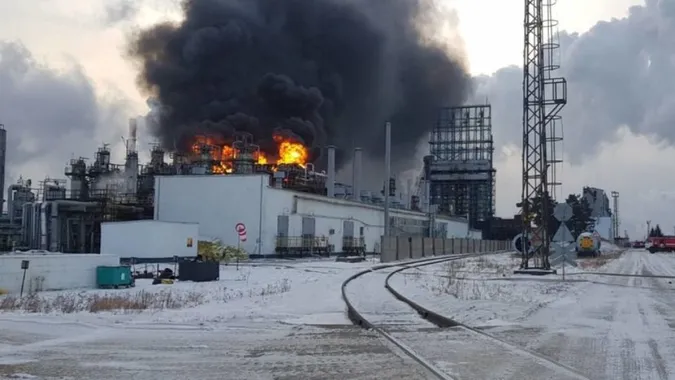 На росії горів нафтозавод: є жертви (відео)