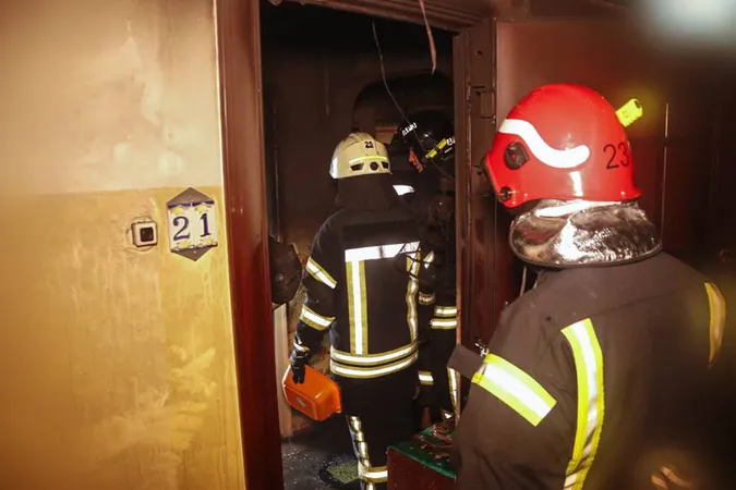 У Луцьку 92-річна жінка запалювала свічки і підпалила квартиру