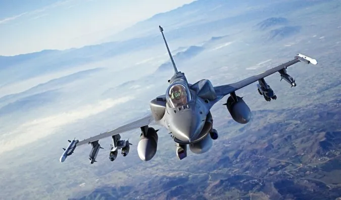 Рекорд на F-16: український льотчик за бойовий виліт збив 6 ворожих ракет
