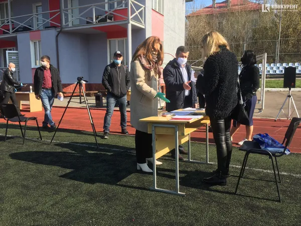 Депутати Луцькради збираються на сесію під відкритим небом (фото)