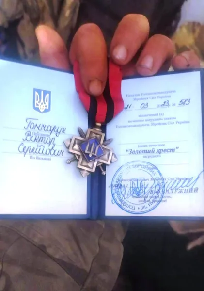 Залужний відзначив «Золотим хрестом» волинського воїна (фото)