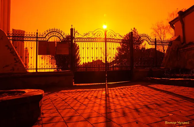 Луцький фотохудожник «спіймав» зимове сонце